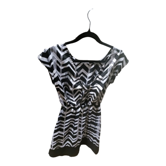 Fun and flirty dress - Picture 1 of 1